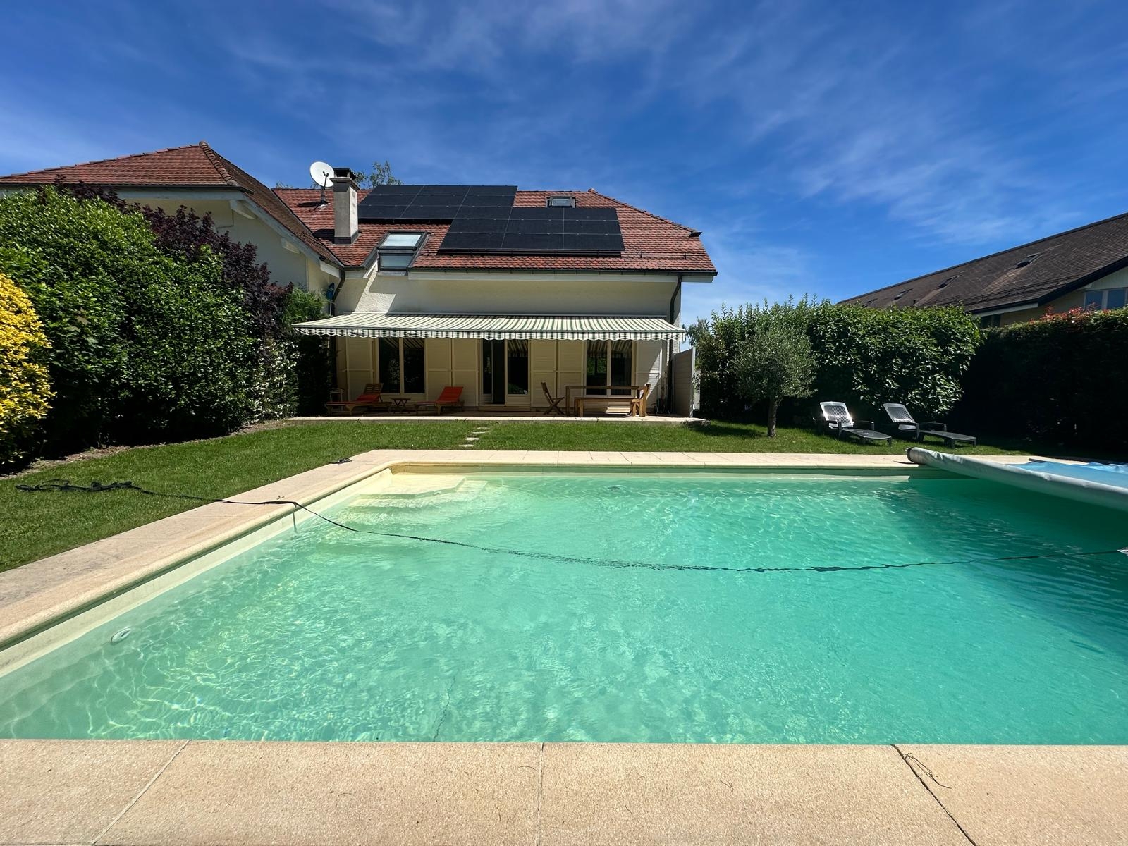 Magnifique maison familiale avec piscine à Bogis-Bossey