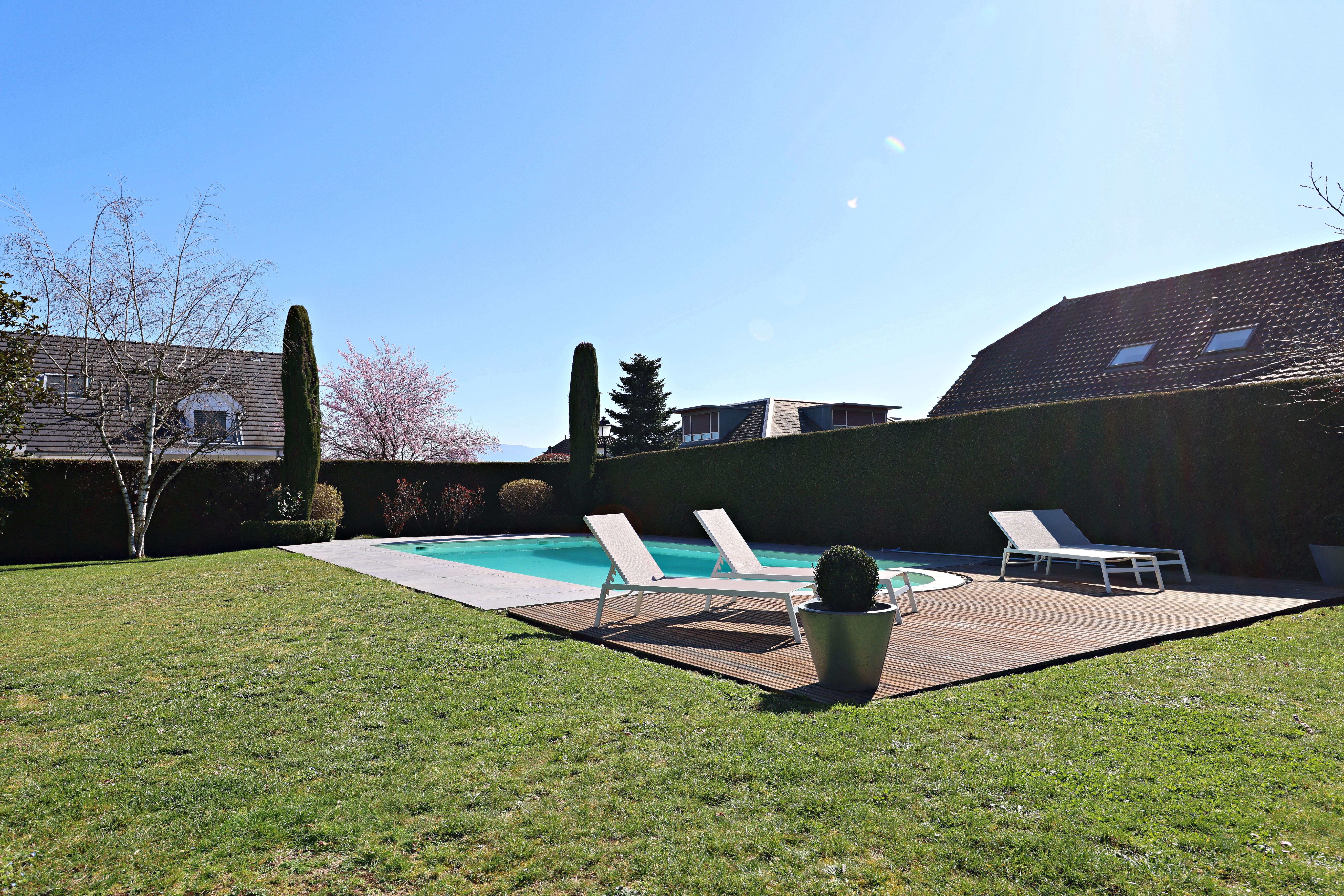 Magnifique villa 7,5 pièces / 5 chambres / Grand jardin avec piscine