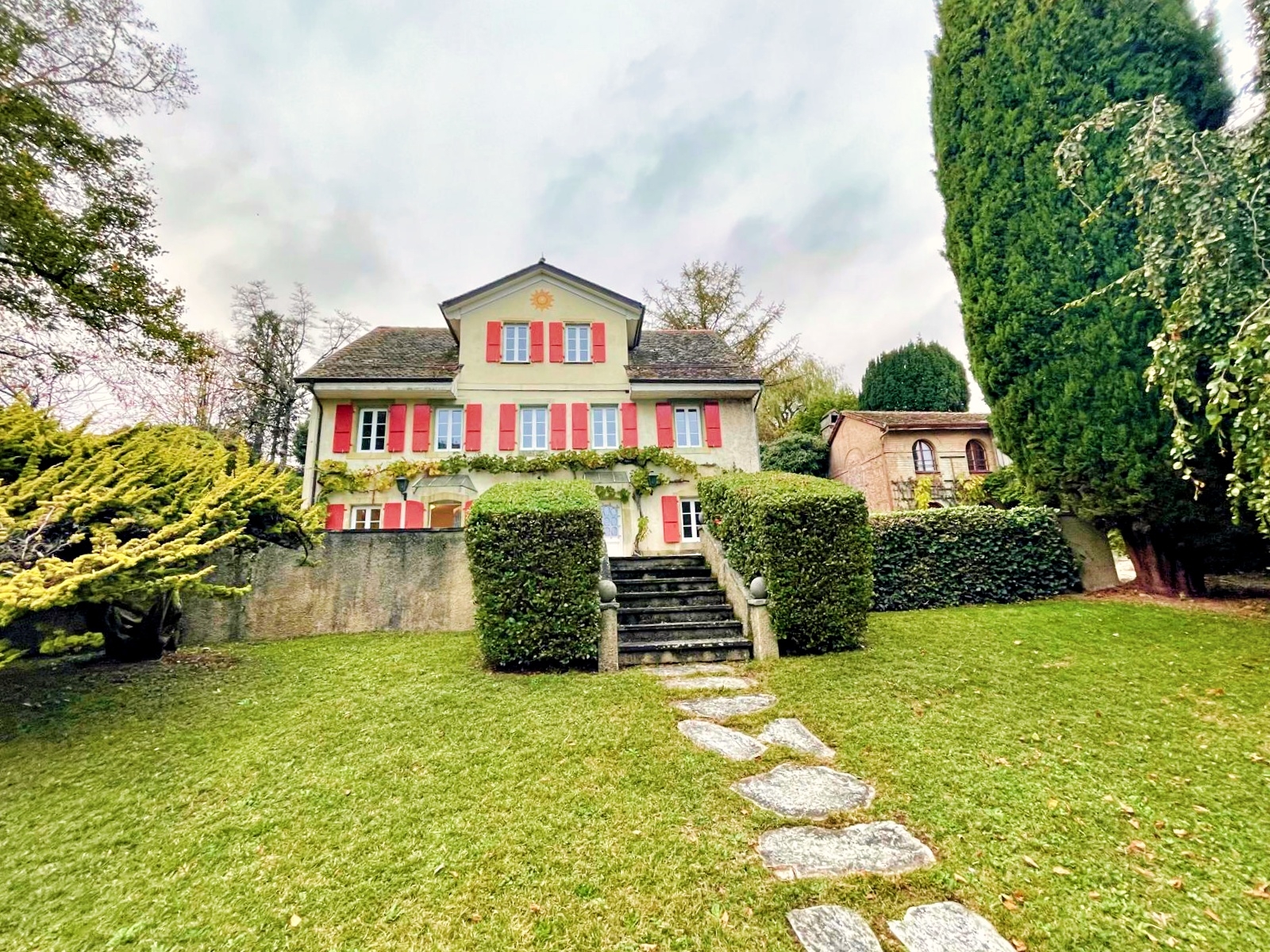 Maison d'exception avec jardin de 6'000m² et pieds dans l'eau à Buchillon