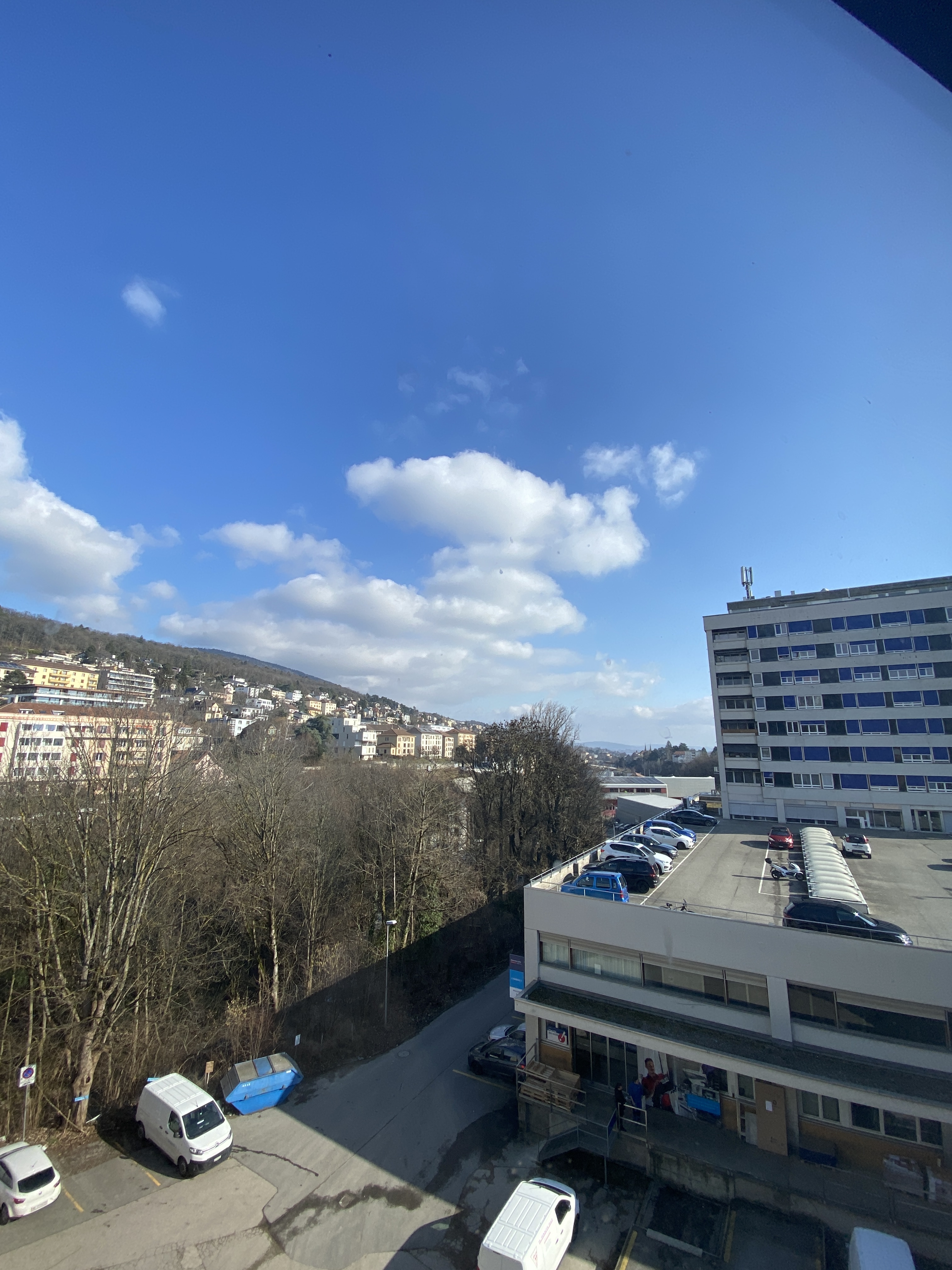 Grand bureau à Neuchâtel / cabinet médical