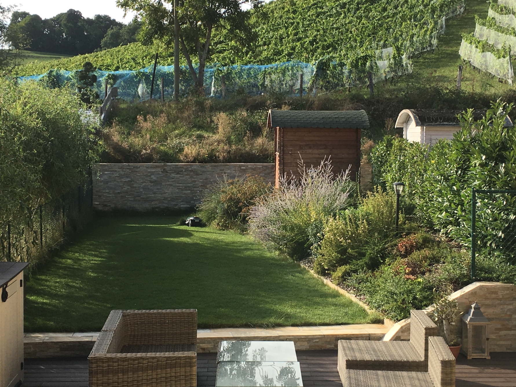 Grande maison familiale avec studio indépendant, espace bien-être et jardin